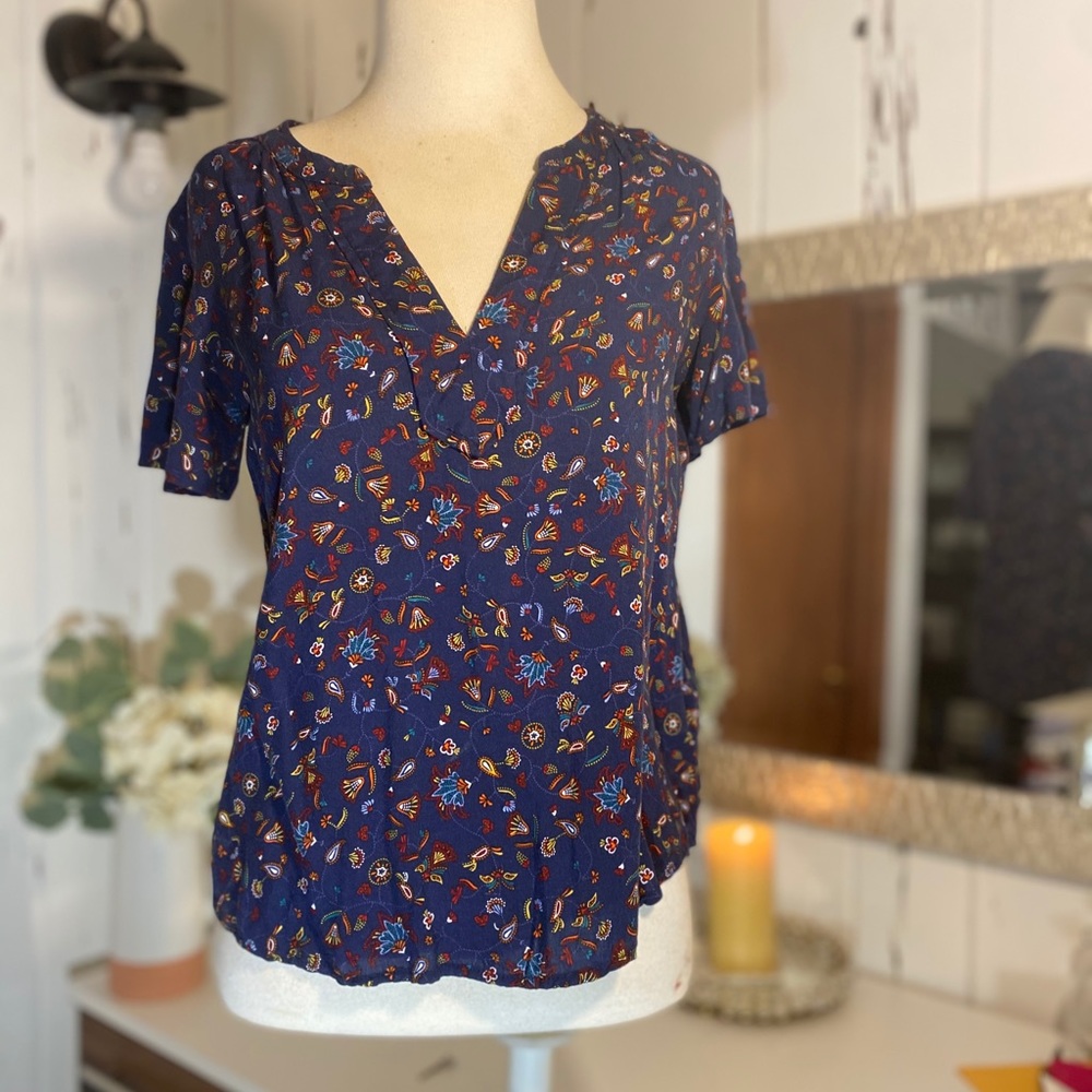 navy printed top!